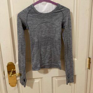 Lululemon Grey Long Sleeve Fitted Shirt Size 2